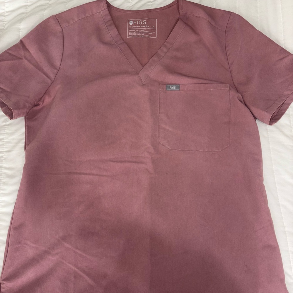 Figs V-Neck scrub set in Dusty Rose